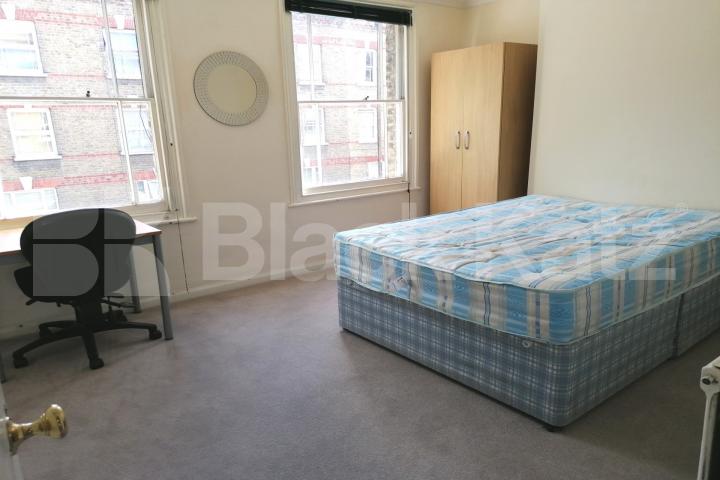 Georgian house,two bathrooms, charming patio garden & highly desirable address  Henshaw Street, Elephant and Castle/Borough